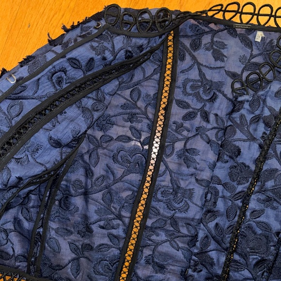 Elie Tahari Navy Blue Embroidered Jacket with Black Cut Out Details. Size 4. - Picture 4 of 6